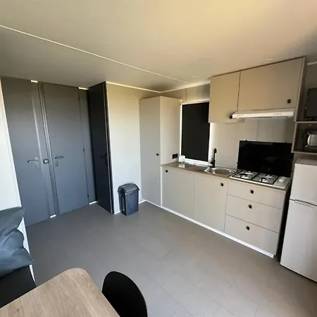 Camping 2 étoiles - Piscine - Ccb0fdi Villeneuve-lès-Maguelone